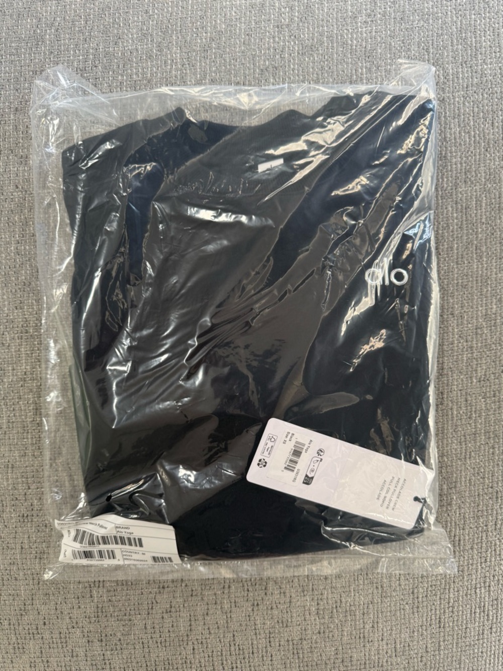 ALO Yoga Women Black Crewneck Sweatshirt NWT - Picture 3 of 4